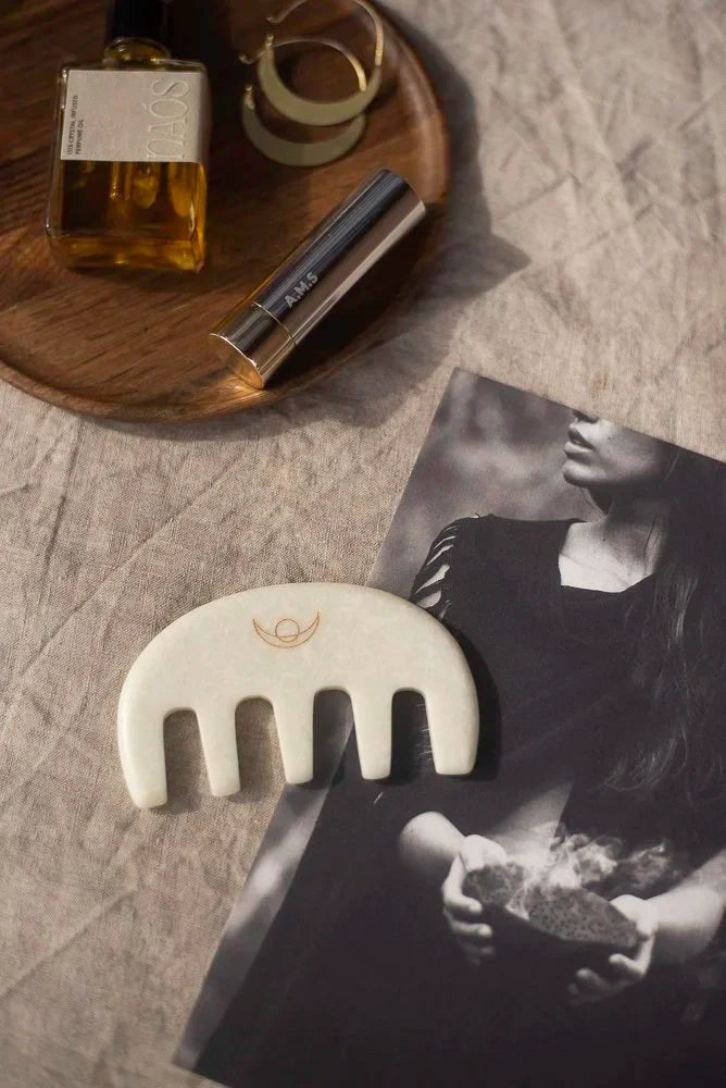 ERTHA White Jade Gua Sha Comb by NAÓS
